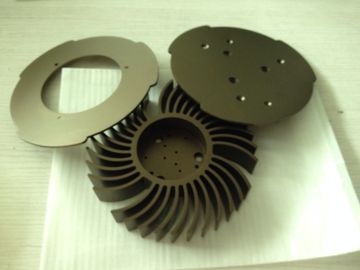 China Bearbeitungsprototyp-Service Kühlkörper CNC, CNC, der die maschinelle Bearbeitung mit Metall/Plastik dreht usine